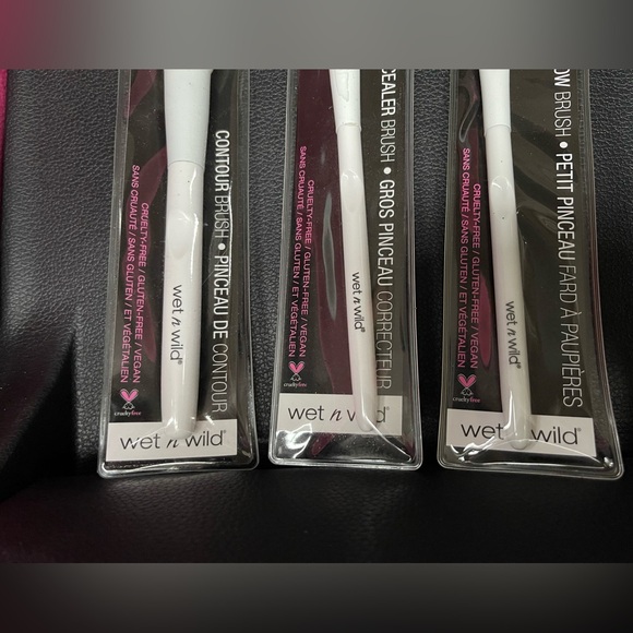 2/10$ NWT Set of 3 brushes (wet n wild) contour, concealer and eyeshadow brush - Picture 2 of 9